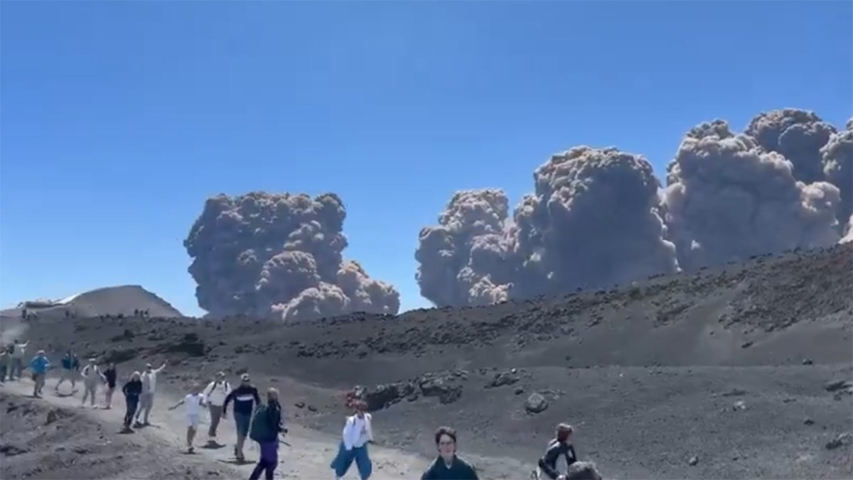 VIDEO Etna eruptirala, turisti bježe