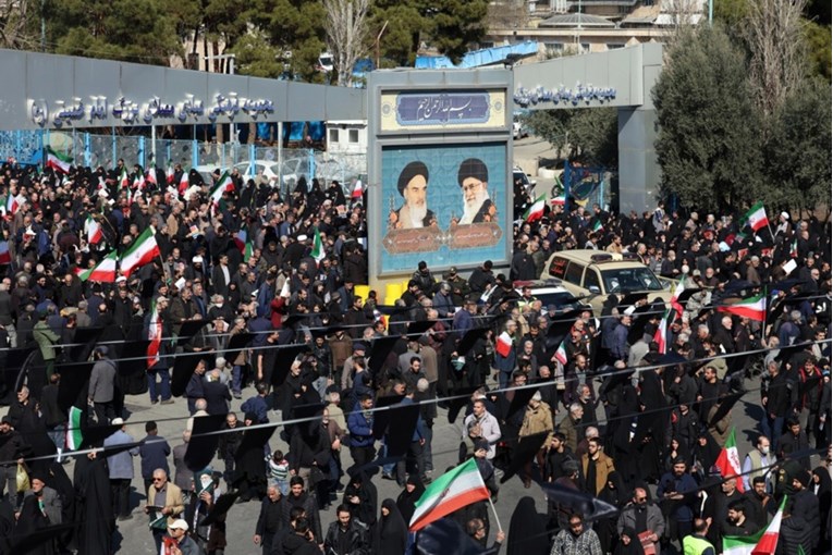 Zašto iranski režim još nije pao?