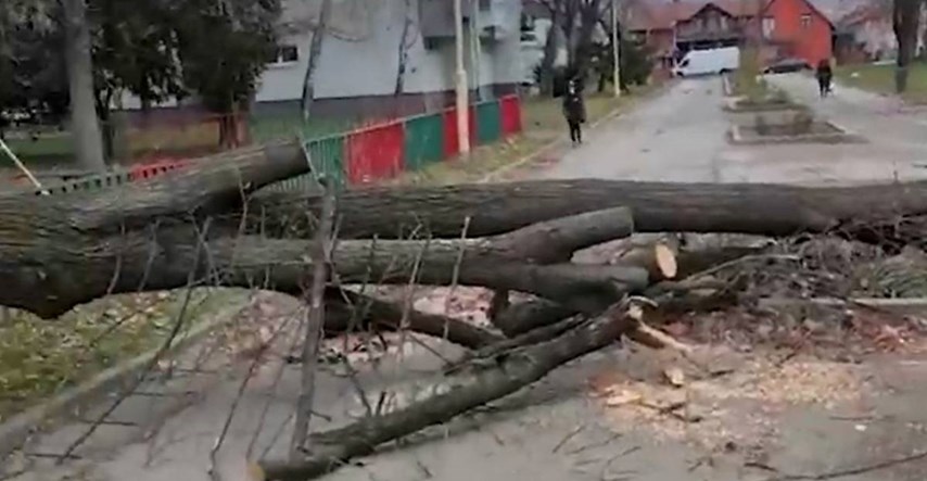 U Osijeku se saniraju štete od oluje, za sada nema ozlijeđenih