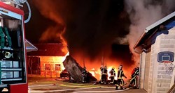 FOTO Izbio požar u radionici u Zagrebu, izgorjela tri auta, još četiri oštećena