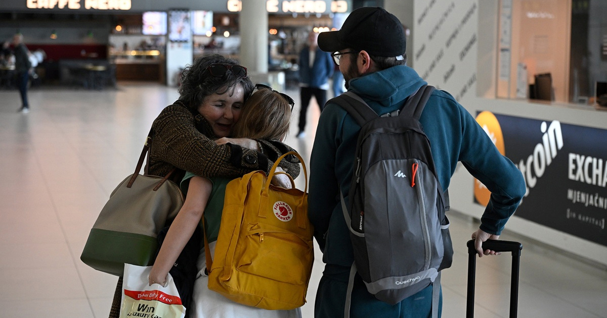 FOTO Prvi avion s evakuiranima iz Dubaija sletio u Zagreb