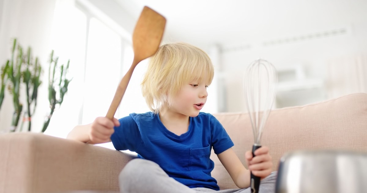 Mama pobjesnila na susjeda jer je mjerio razinu buke koju stvaraju njezina djeca