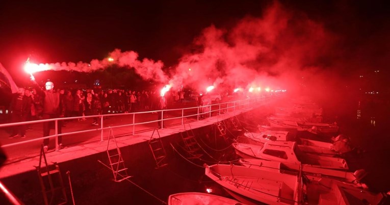 Armada bakljadom odala počast žrtvama Vukovara