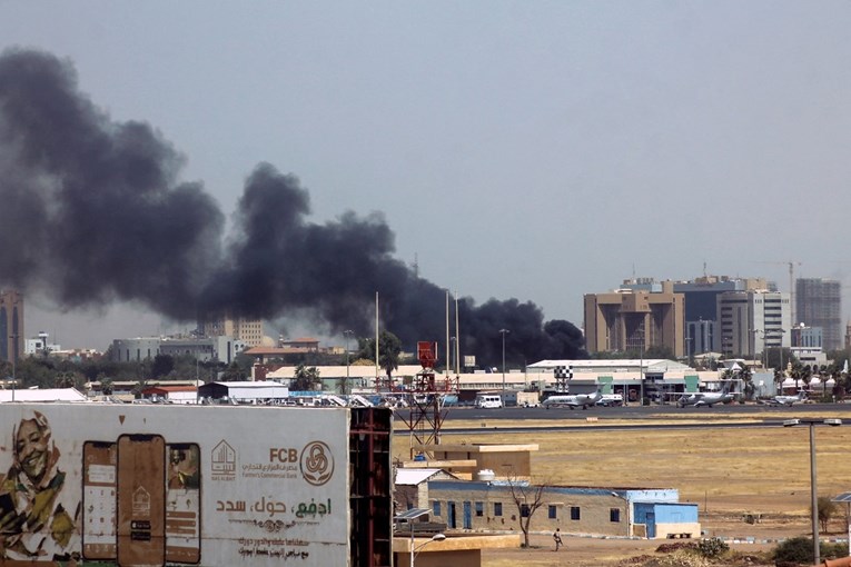 Putnički avion pod paljbom usred kaosa u Sudanu