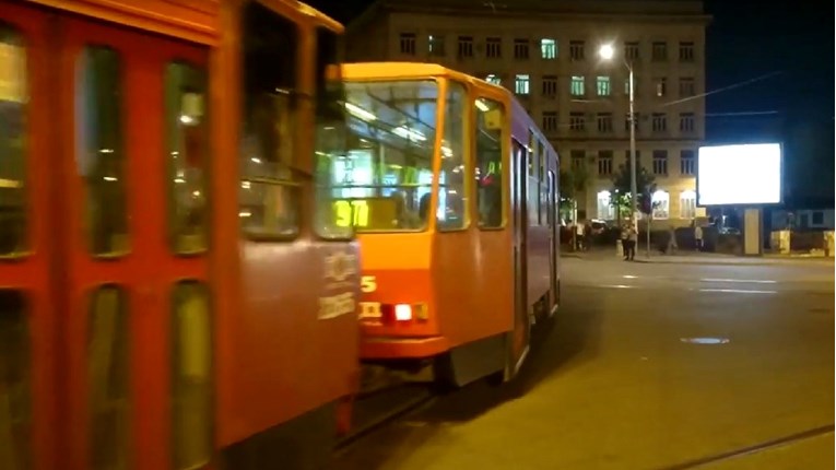 Grupa mladića u Beogradu napala vozače tramvaja. Jednog uboli, dvojicu istukli