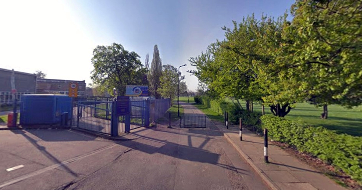 Dva dječaka izbodena nožem u školi u Londonu