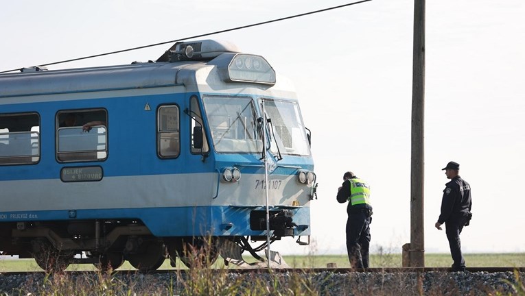 Vozač u Ludbregu zaobilazio spuštene branike, udario ga vlak i gurao 150 metara