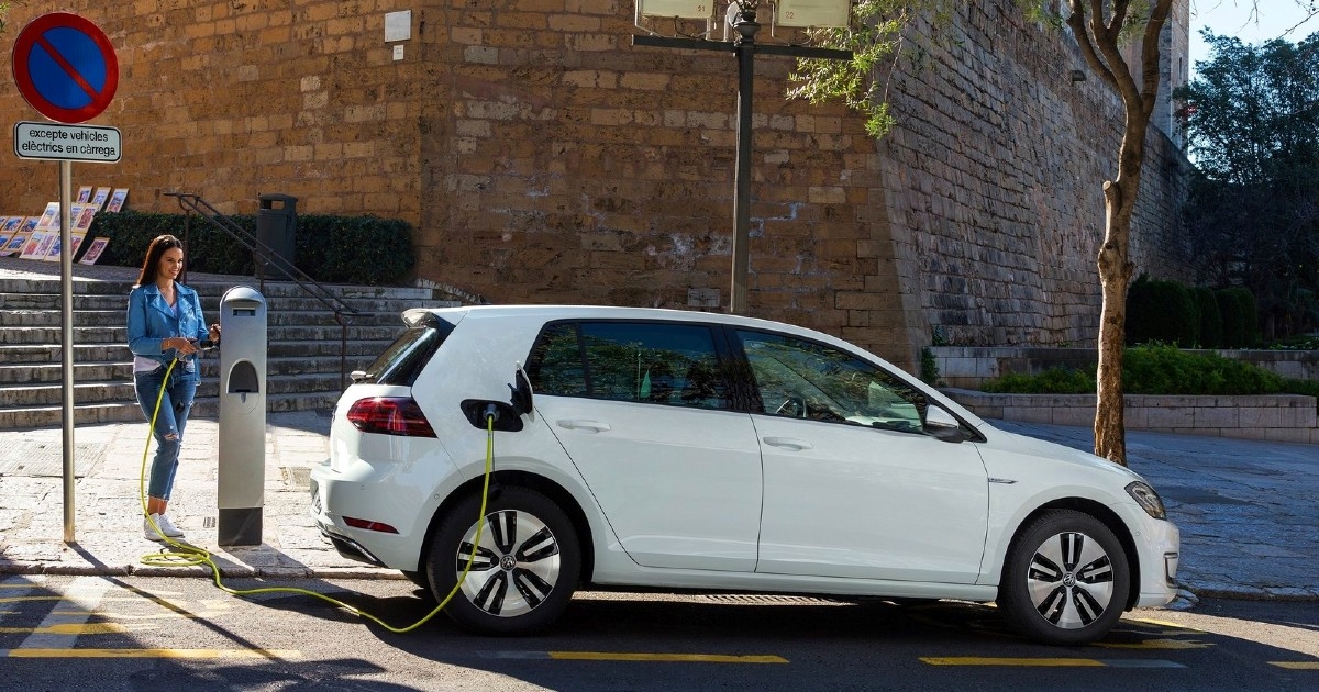 Volkswagen odustaje od lova na Teslu, odgađa skupi projekt i vraća Golfa