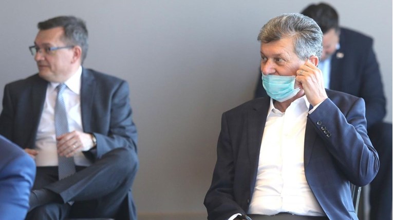 Bivši ministar zdravstva Kujundžić ne zna nositi zaštitnu masku