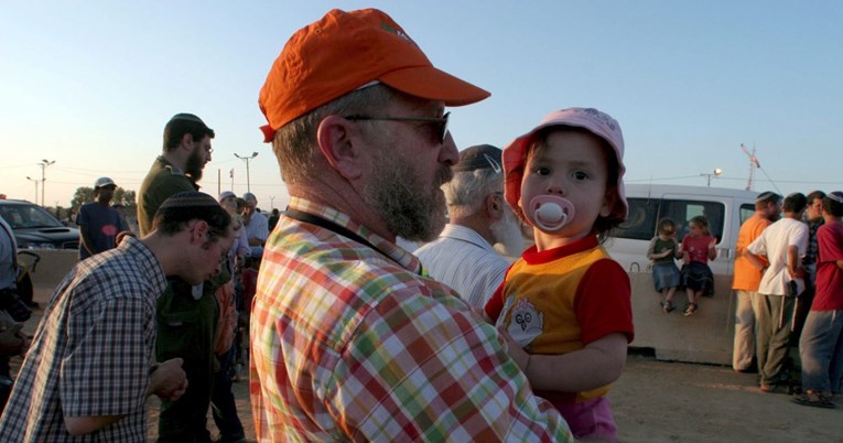 U Švicarskoj djedovi i bake smiju grliti unuke: "Mala djeca ne mogu prenijeti virus"