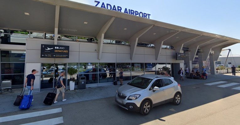Muškarac ošamario putnika na letu za Zadar i sjeo mu u krilo. Dočekala ga policija