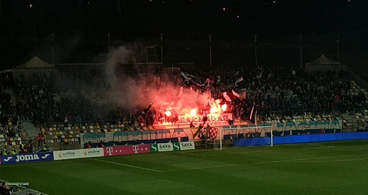 Navijači Rijeke provocirali Torcidu, bakljada Armade: "Nek' nas tuku"