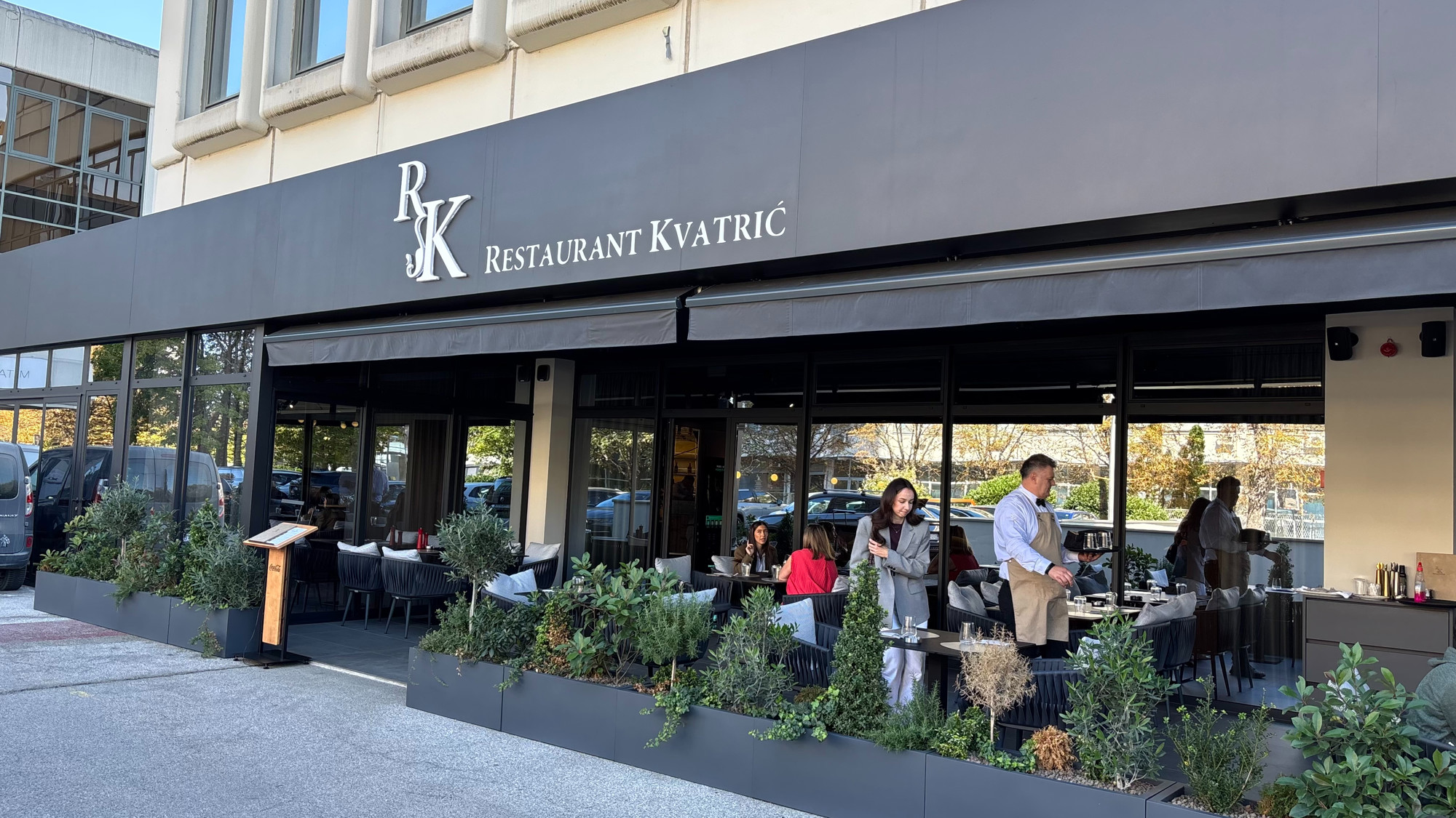 Kultni restoran s Kvatrića preselio u potpuno drugačiji lokal. Posjetila sam ga