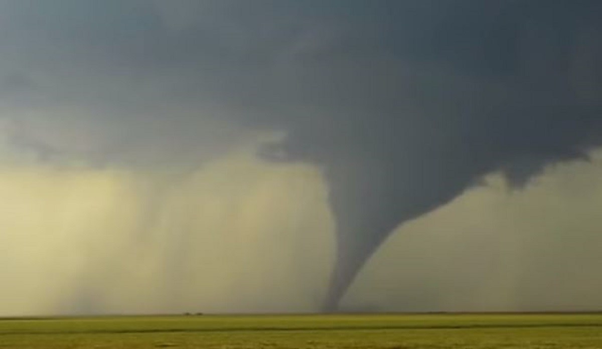 Lovci na oluje izbliza snimili razorni tornado, snimke ostavljaju ljude bez riječi