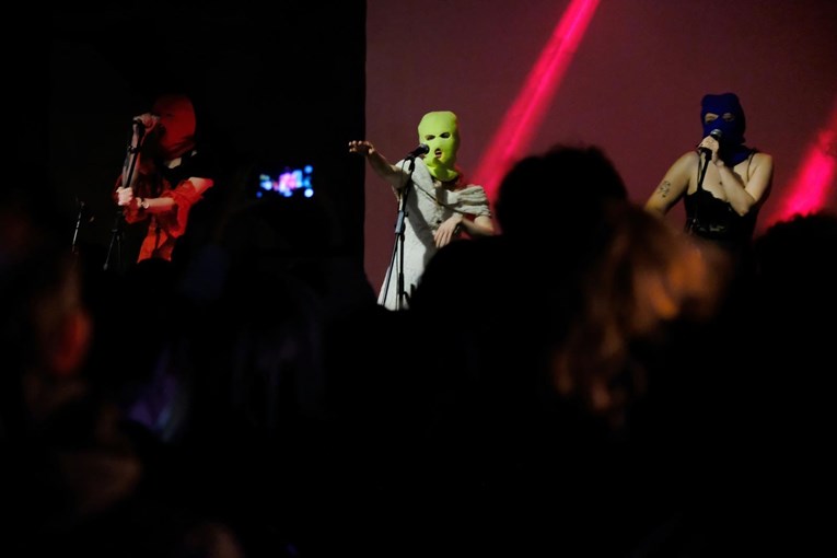 Pussy Riot održale koncert u Zagrebu, na licima nosile maske