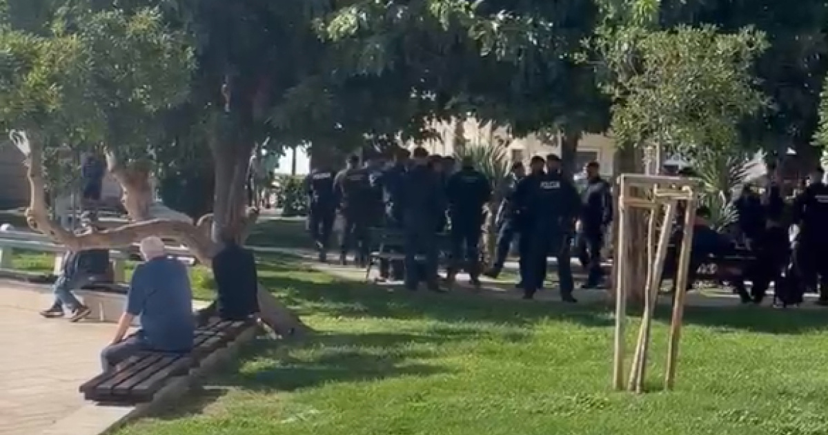 VIDEO Snimljeno privođenje zbog nacističkih povika u Splitu: "Leđa me bole"