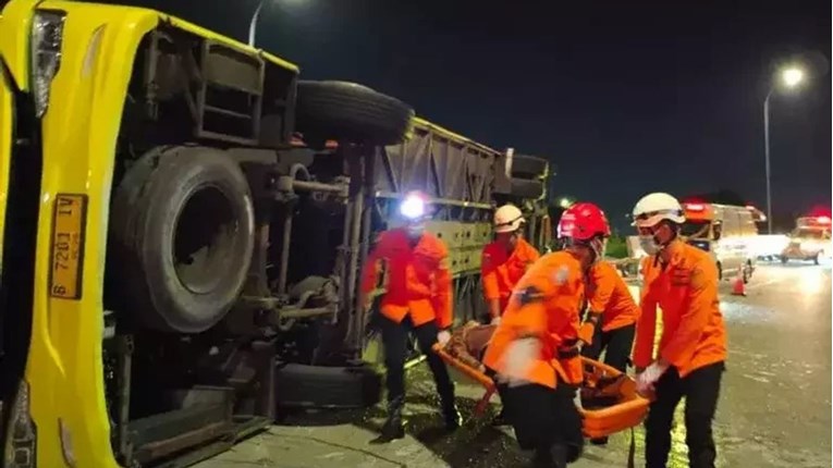 Teška autobusna nesreća u Indoneziji. Najmanje 16 mrtvih, deseci ozlijeđenih