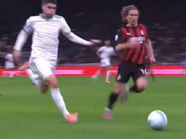 U kontru je pohitao as Rome kojem Modrić može biti otac. Pogledajte što je slijedilo