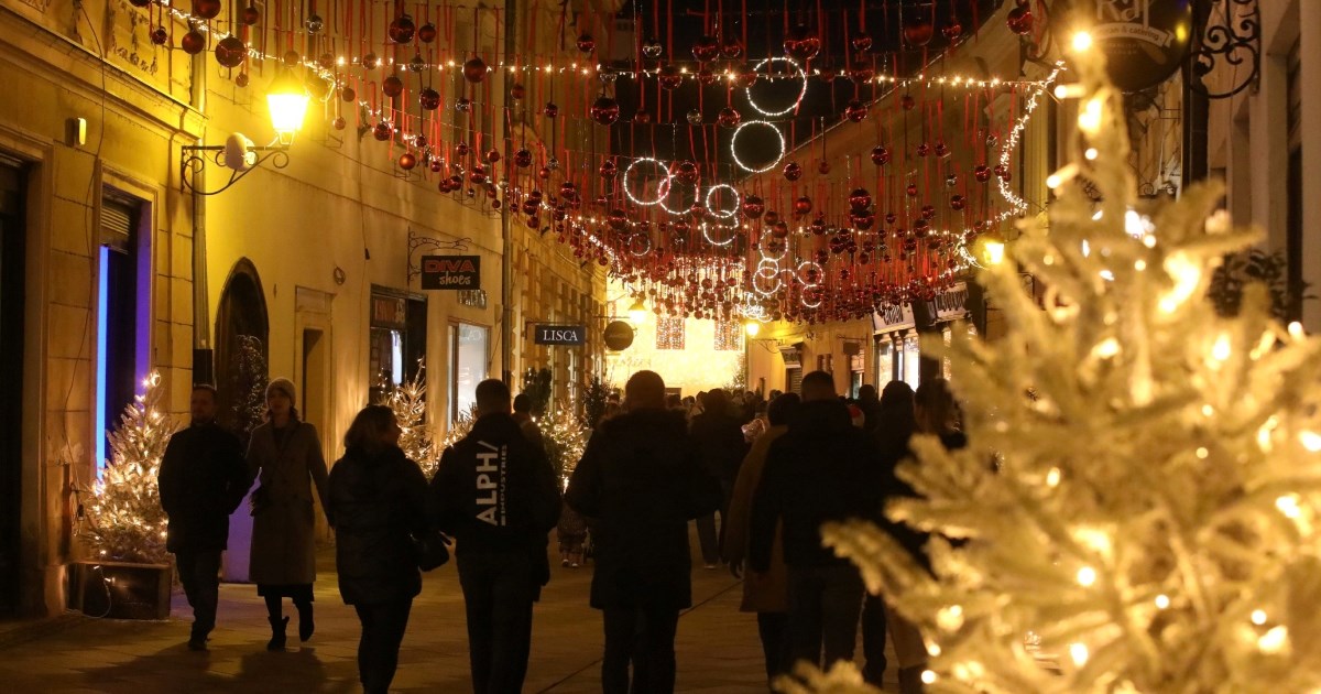 FOTO Varaždin se pretvorio u adventsku bajku, ima i najveće klizalište u Hrvatskoj