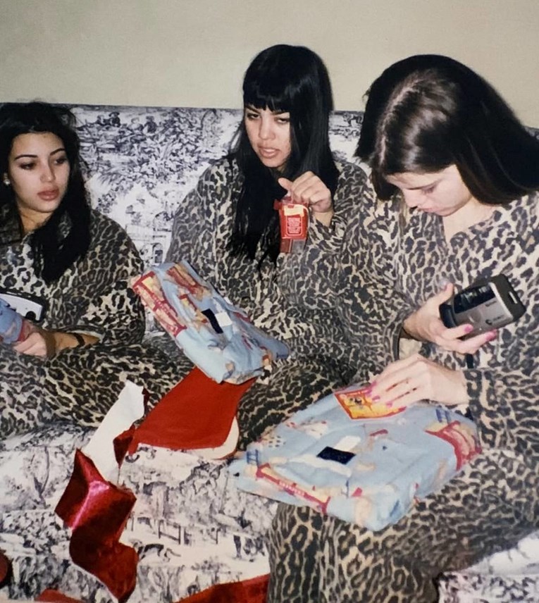 Kako su sestre Kardashian izgledale prije slave? Objavile su stare fotografije