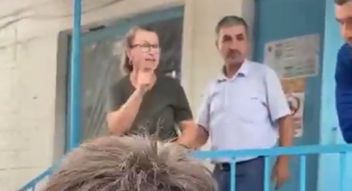 VIDEO Ruska službenica za mobilizaciju urla na muškarce koji ne žele u rat