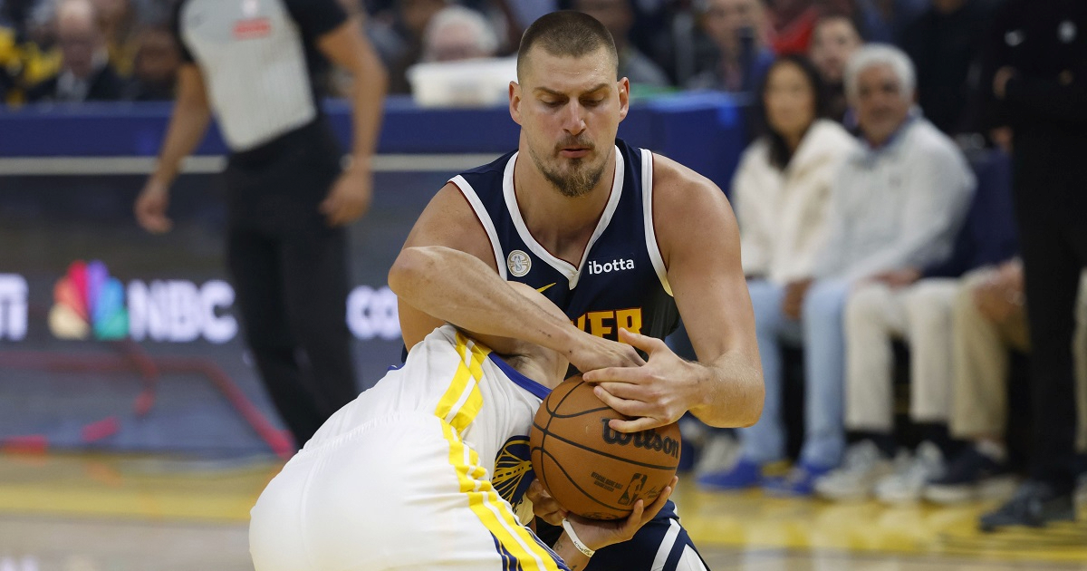 Jokić se poigrao s Warriorsima. Ima najviše skokova i asistencija po utakmici u NBA-u