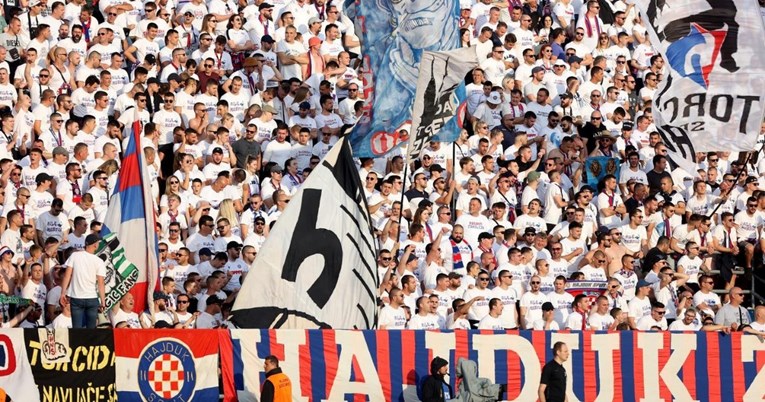 Poslušajte što je Torcida pjevala igračima nakon osvajanja kupa