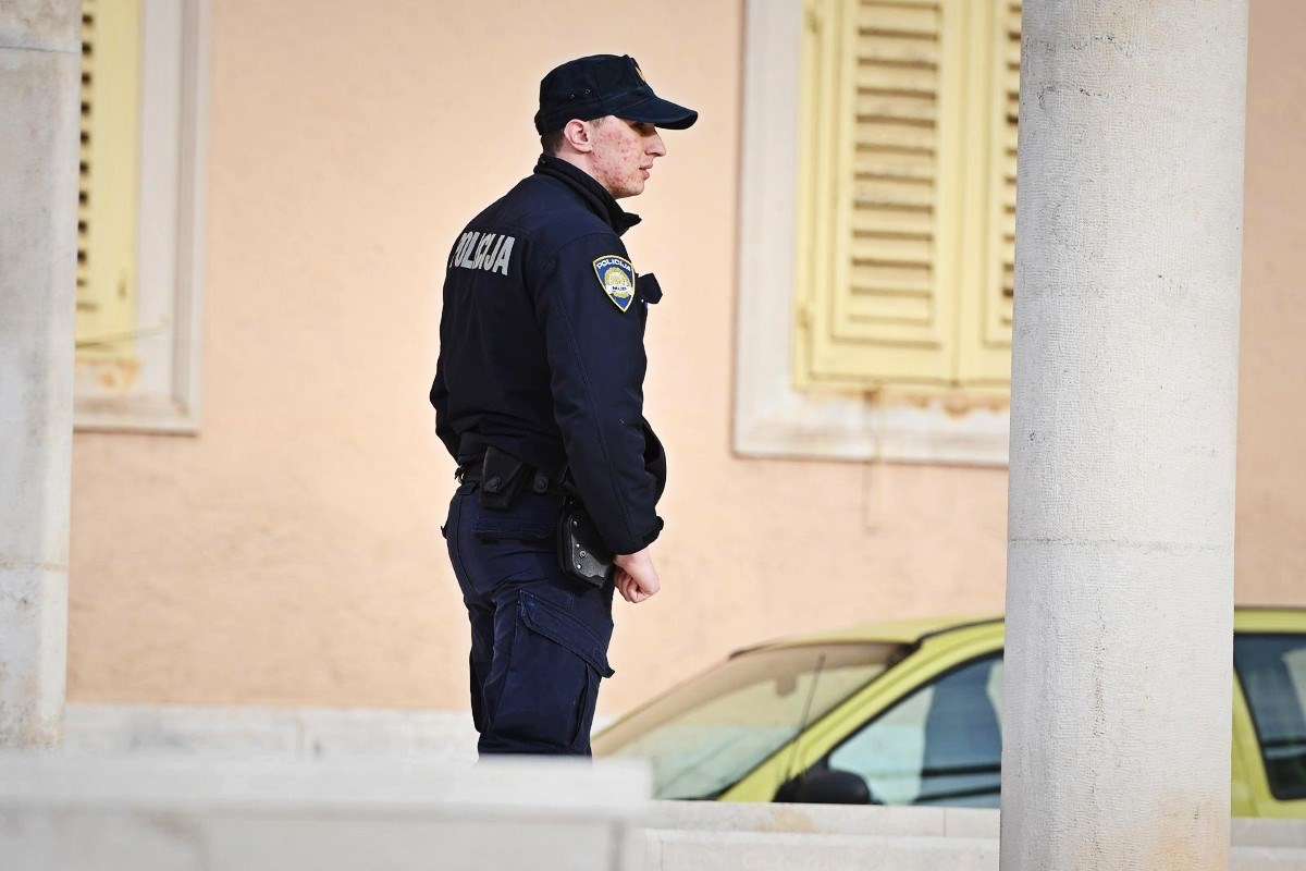 Pucao u obiteljskoj kući u Pirovcu, hospitaliziran je