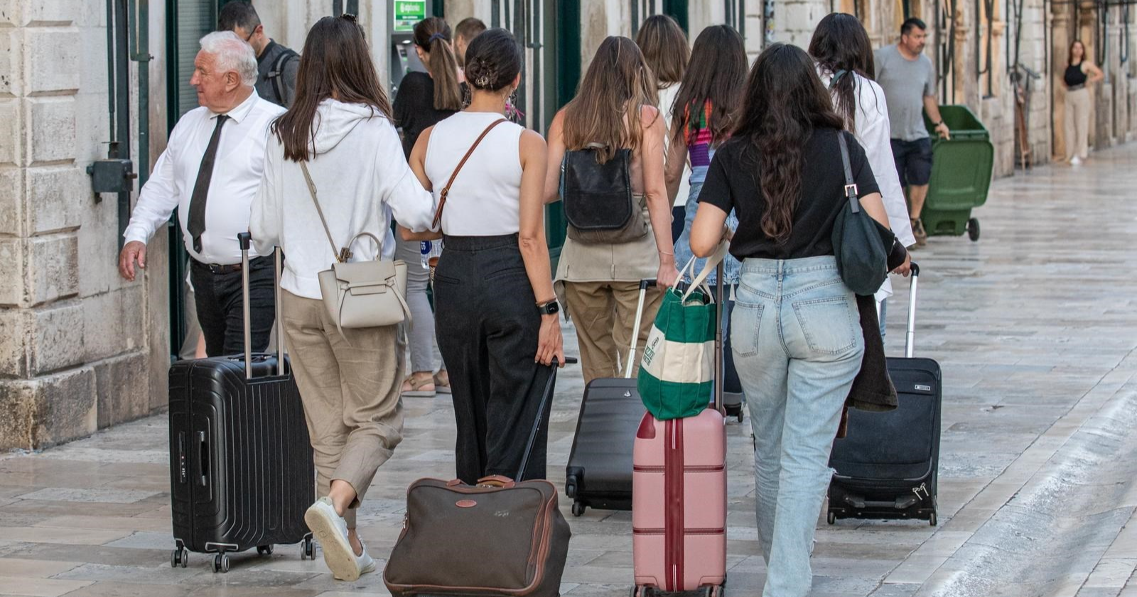 Dubrovnik zabranio vući kofere s kotačićima po gradu, Britanci se raspisali o odluci
