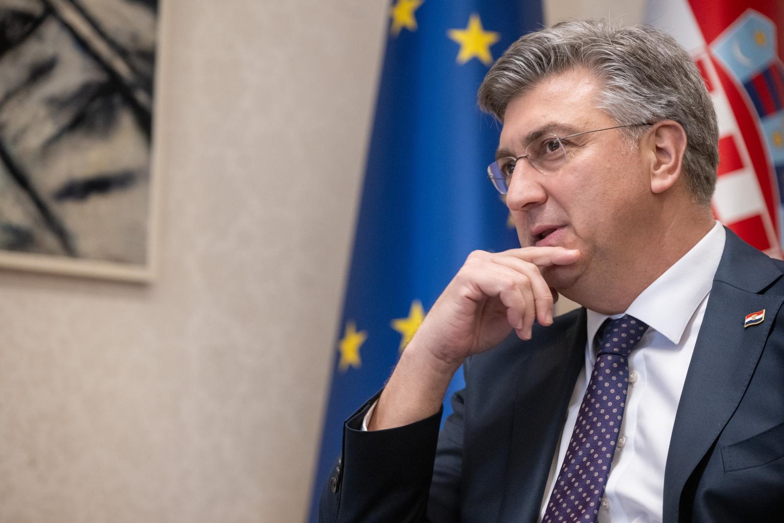 Plenković: Slavimo Kristovo uskrsnuće, pobjedu svjetla nad tamom