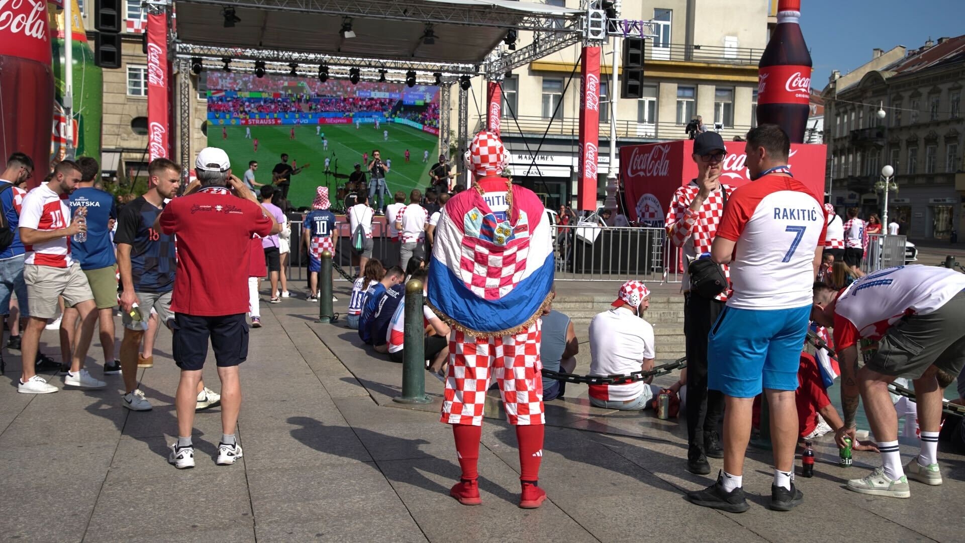 FOTO I VIDEO Pogledajte atmosferu na Trgu bana Jelačića prije utakmice sa Španjolskom