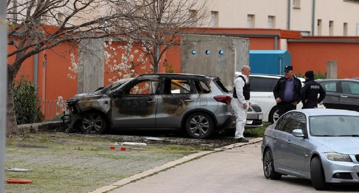 Objavljeni detalji o izgorenim autima policajaca na Cresu. Zapaljeni su