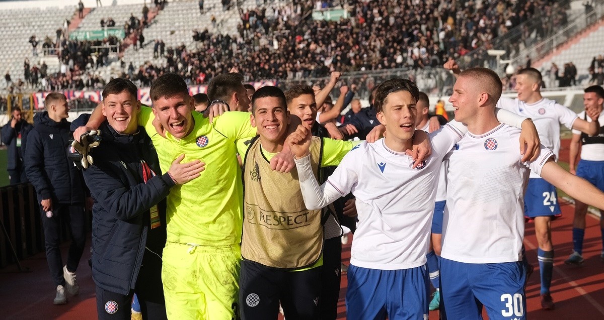 Stadion U Nyonu Mogao Bi Biti Premalen Za Torcidu. Evo Kako Do Ulaznica ...