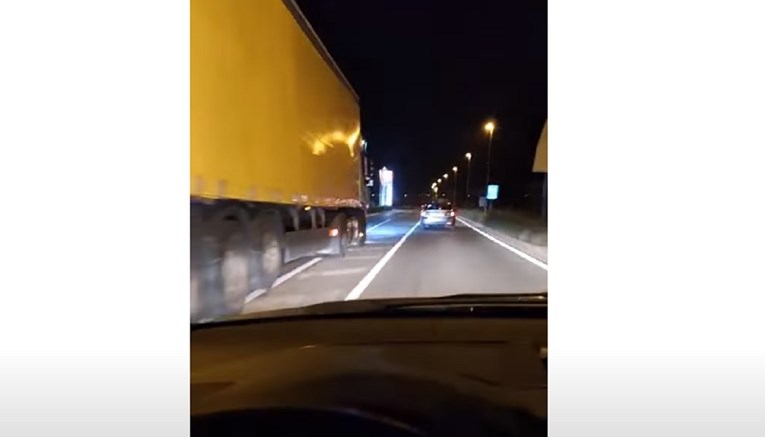 VIDEO Kamion u Dicmu juri i prelazi preko pune crte