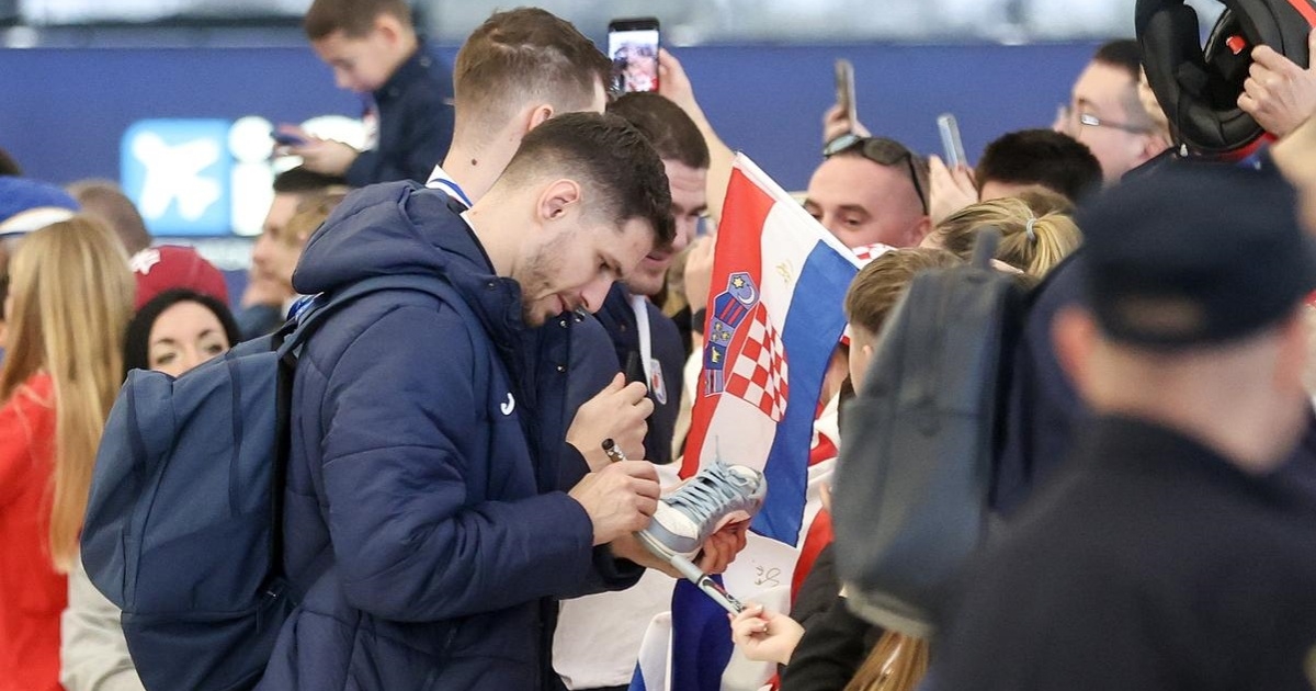FOTO Rukometaši u zračnoj luci spremno dijelili autograme