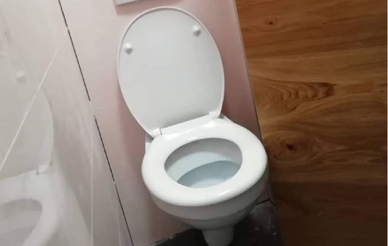 Fotka montaže WC školjke u Dalmaciji nasmijala ljude, odmah ćete vidjeti zašto