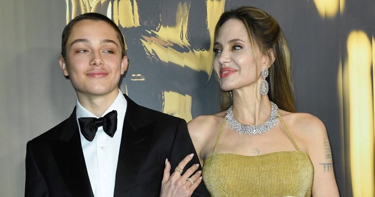 Biološki sin Angeline Jolie i Brada Pitta pozirao s majkom, fotke oduševile fanove