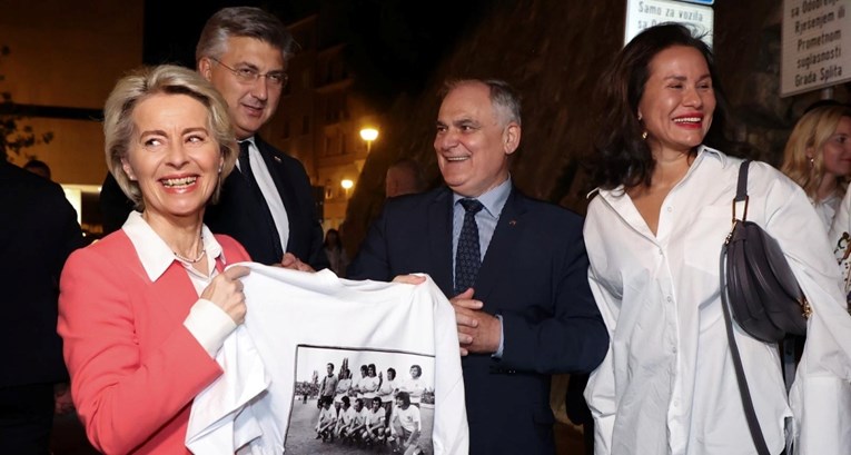 Ursula von der Leyen u Splitu dobila majicu s posebnim motivom