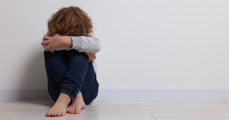 Pet znakova koji mogu otkriti da se djeca osjećaju ignorirano