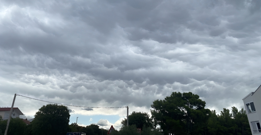 VIDEO Mammatus oblaci prekrili nebo nad Starigradom
