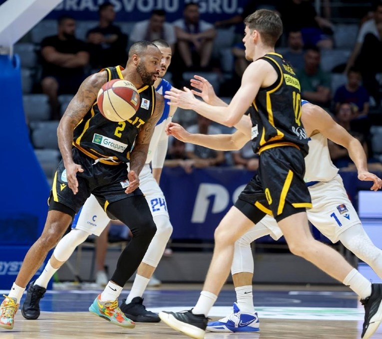 KK Split se oglasio priopćenjem nakon rasističkog vrijeđanja Shortera u Zadru