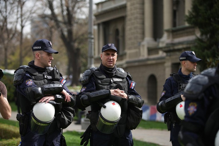 Dojave o bombama u školama diljem Srbije. U tijeku evakuacije