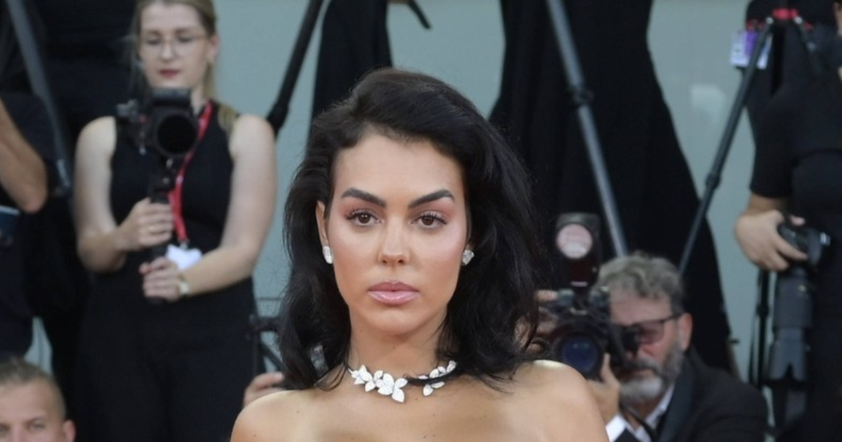 Georgina Rodriguez prošetala crvenim tepihom u Veneciji, nosila dugu bijelu haljinu