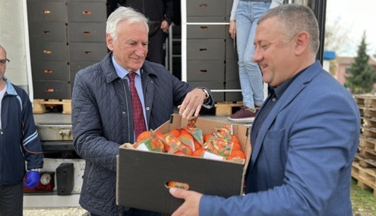 Vukovar dobio 10 tona mandarina na poklon od Dubrovačko-neretvanske županije