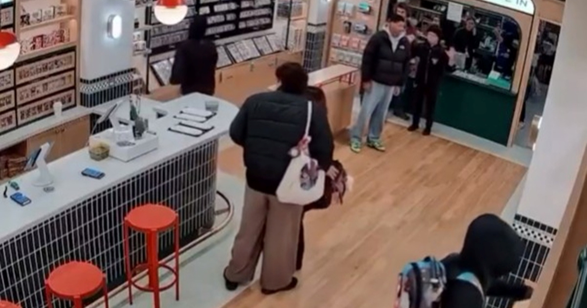 VIDEO Najmanje 110.000 dolara u Pokémon kartama ukradeno iz trgovine u New Yorku