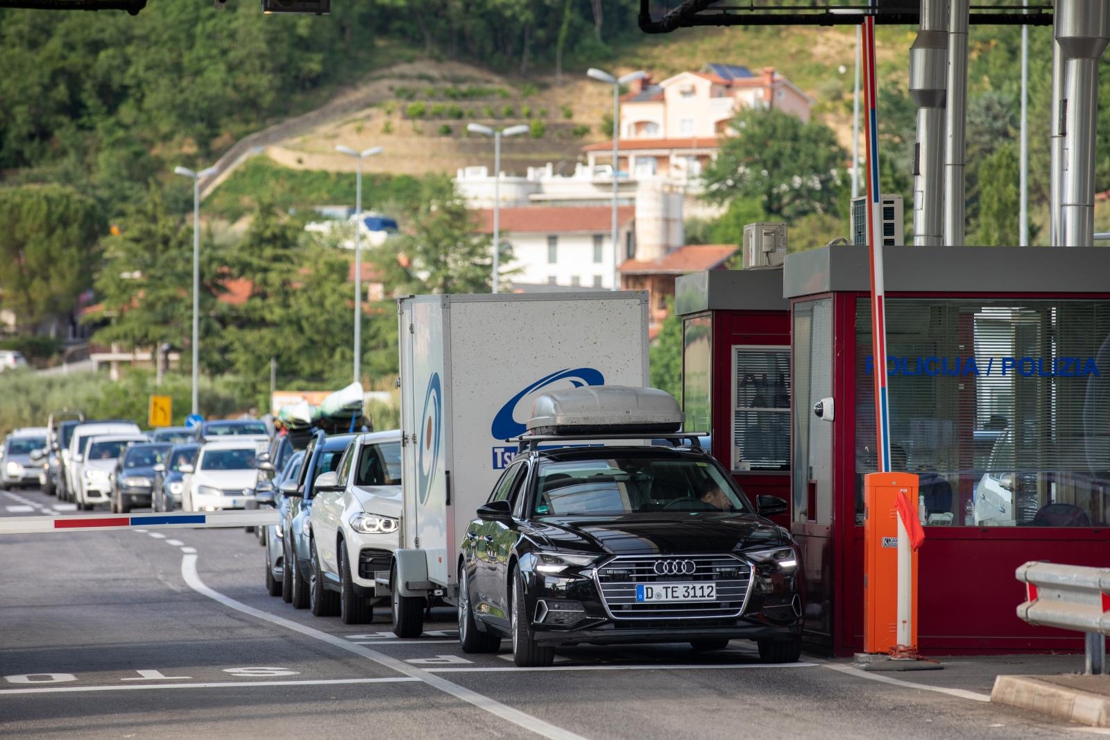 Božinović: U lipnju u Hrvatsku ušlo 6,6 milijuna putnika