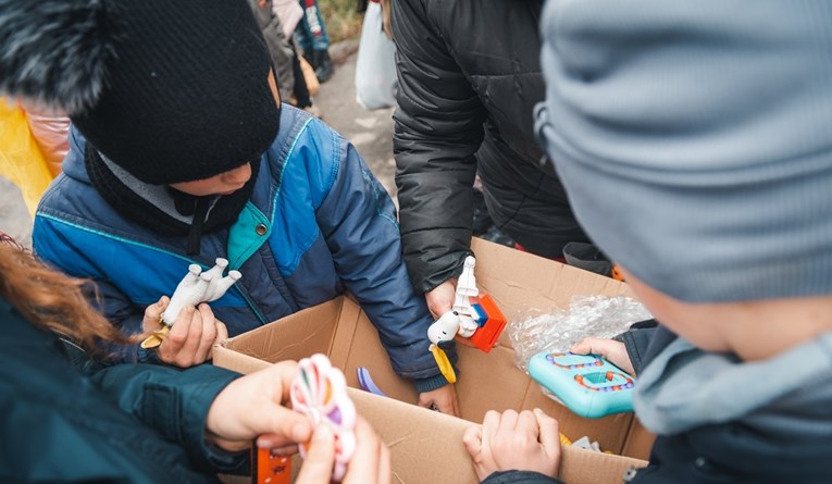 Djeca u BiH spremaju darove za male Ukrajince: "Mog tatu je to usrećilo u ratu"