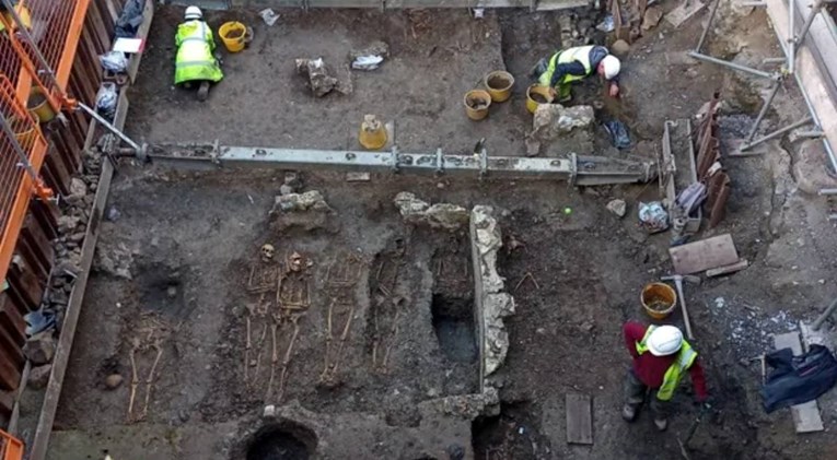 Ispod bivše trgovine u Britaniji nađeno 240 kostura, oko stotinu pripada djeci