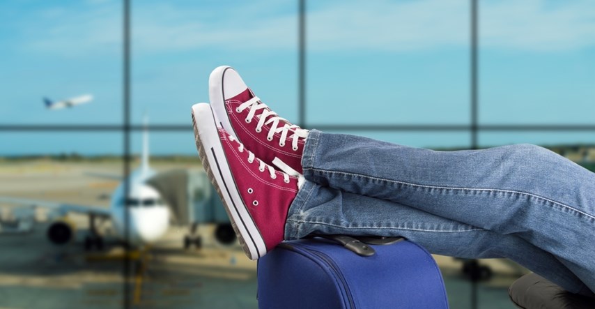 Stjuardesa otkrila koje cipele nikad ne biste trebali nositi u avionu