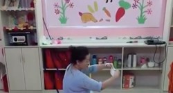 Učiteljica klincima pokazala kako brisati stražnjicu i oduševila internet